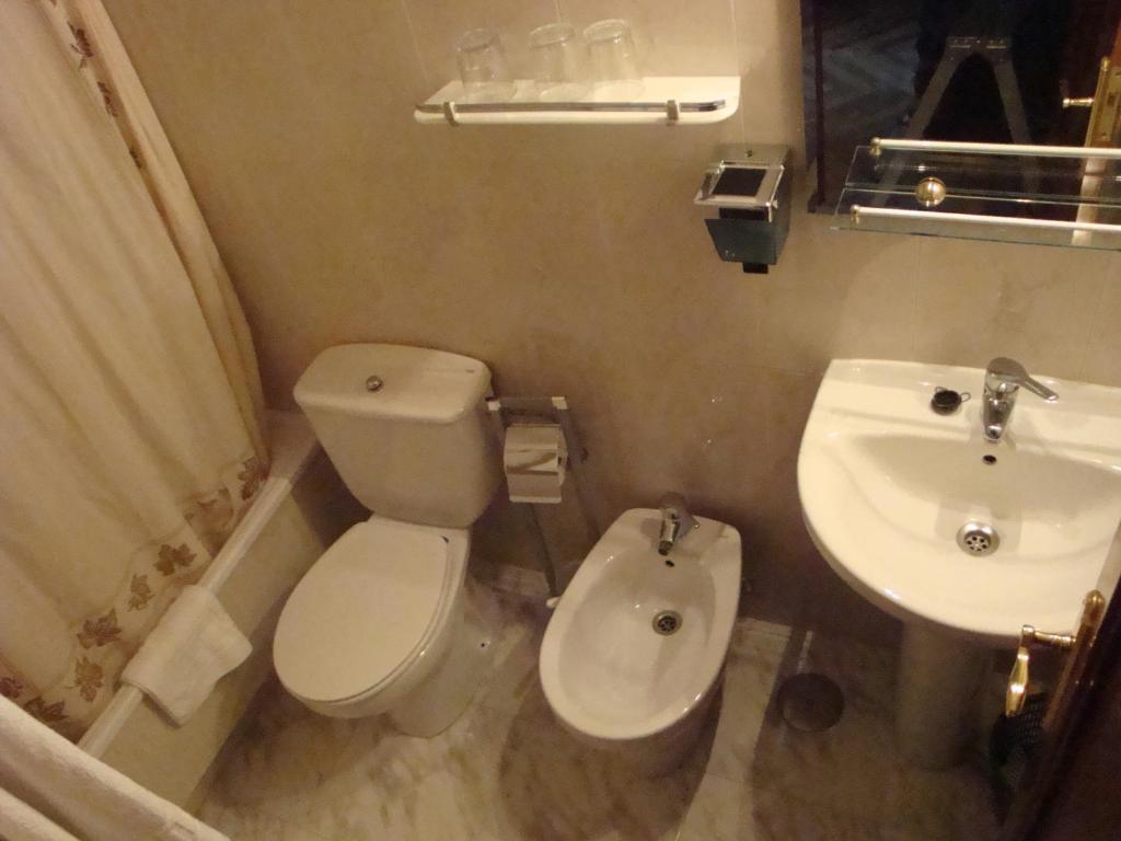 ホテル オスタル サモラ マドリード 部屋 写真